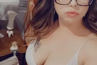 come slut me out 😘 😈 - Image 1