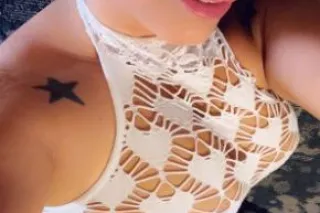 NAUGHTY MILF READY TO ENTERTAIN. - Image 10