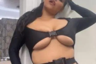 sexy latina mami - Image 2