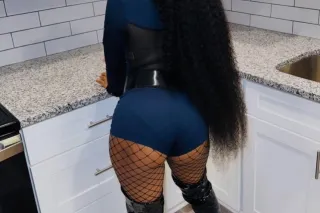 Hot brunette - Image 2