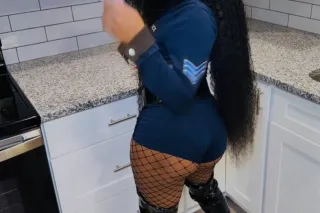 Hot brunette - Image 1